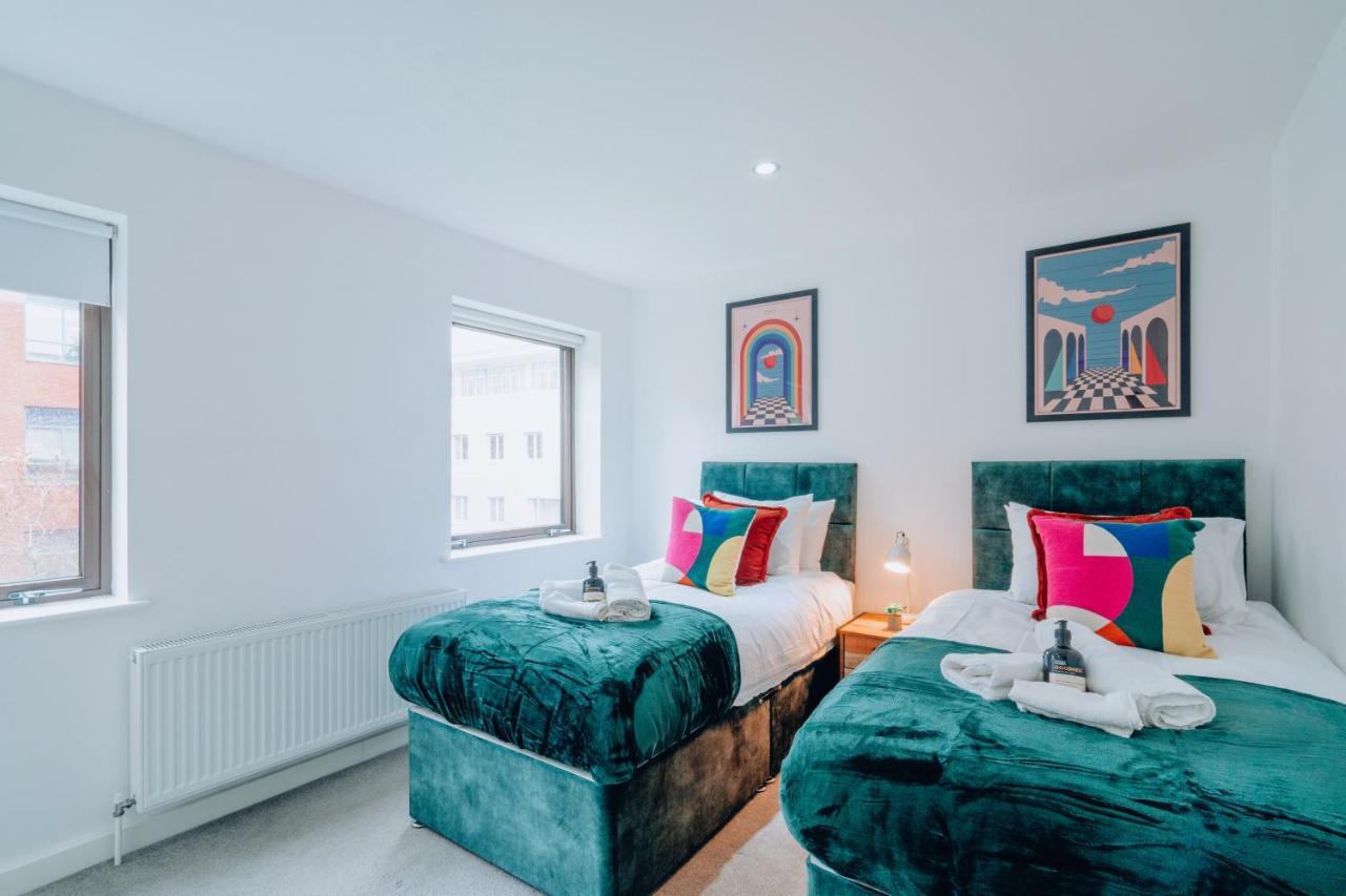 Two Bedroom Urban Retreat In The Heart Of Apartment *